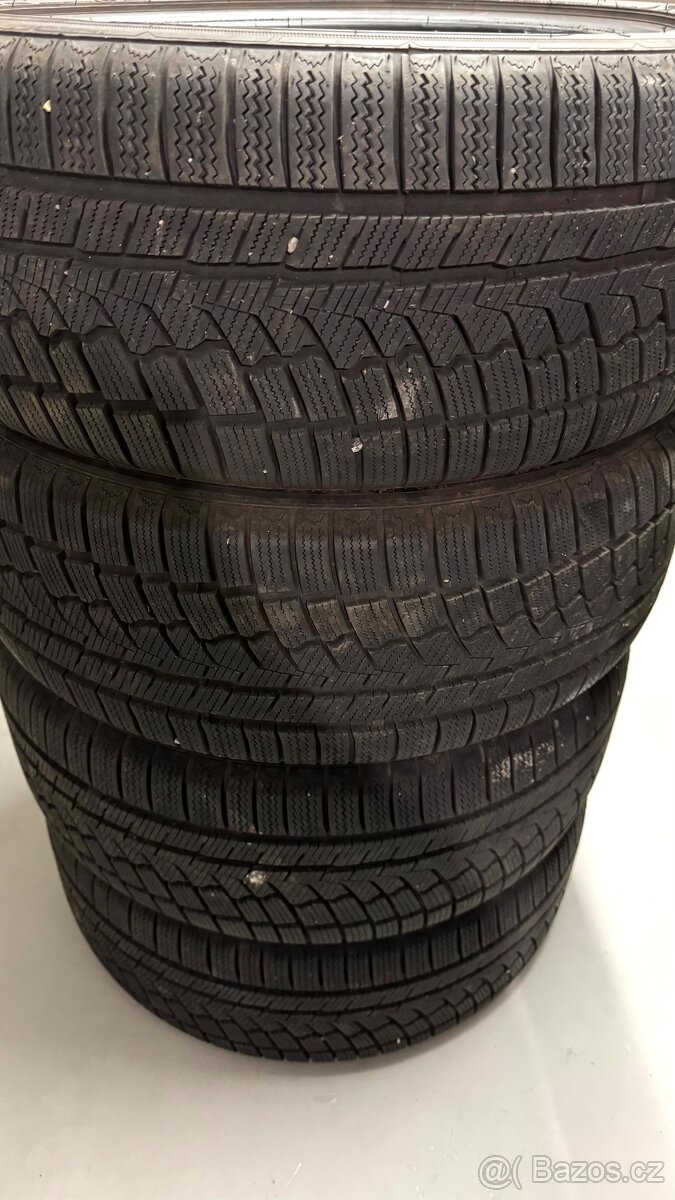 Zimní pneu ZEETEX WH1000 225/45 R17