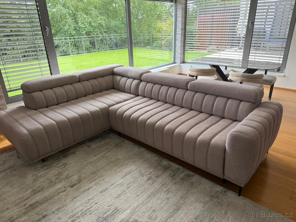 Rohová sedačka, skoro nová