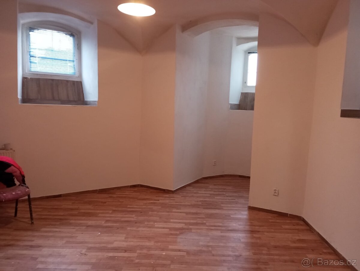 PRONÁJEM. BYTU V AŠI MINI GARSONKA IHNED