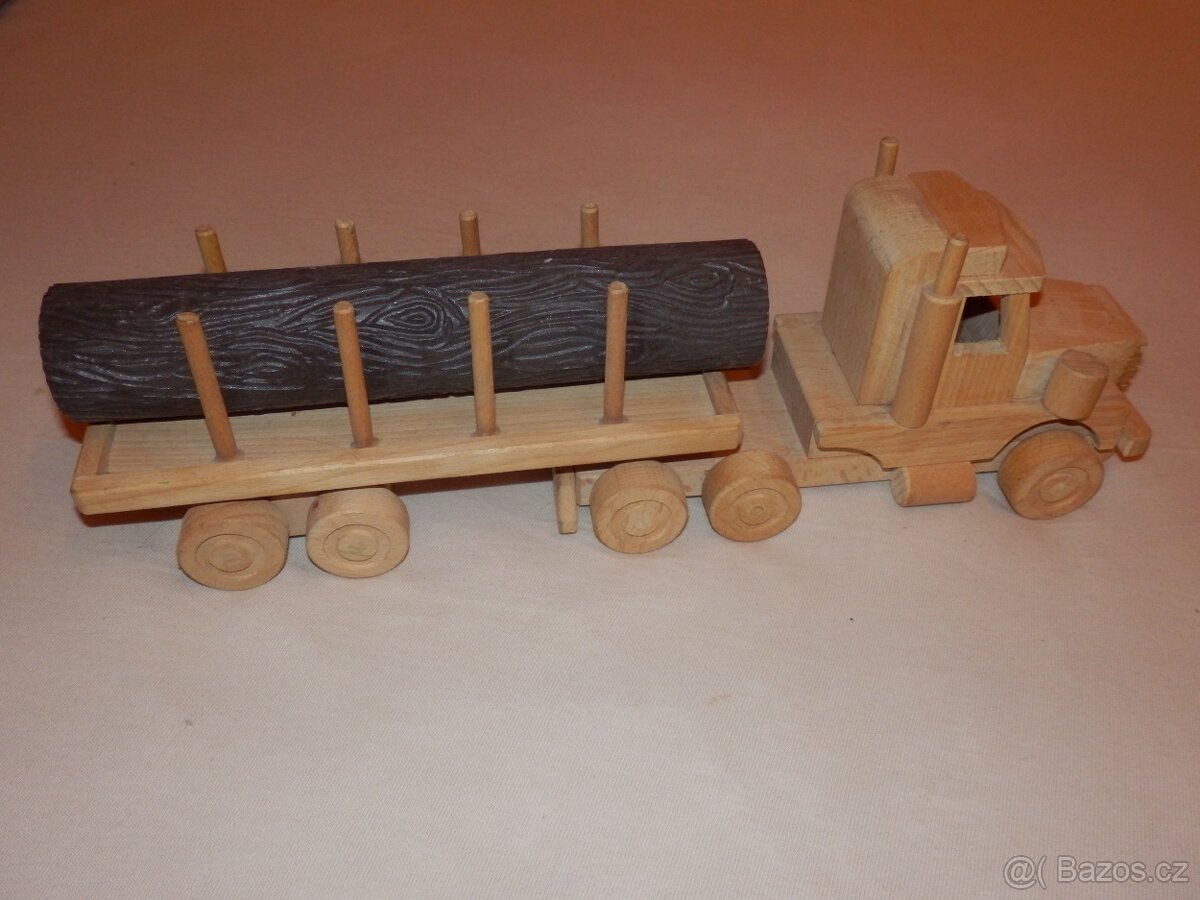 Tahač s návěsem ruční práce