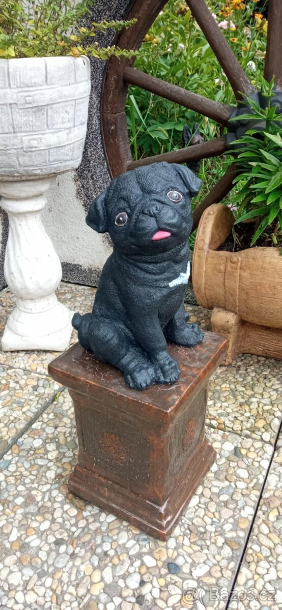 Zahradní dekorace- Soška Mopsík 2