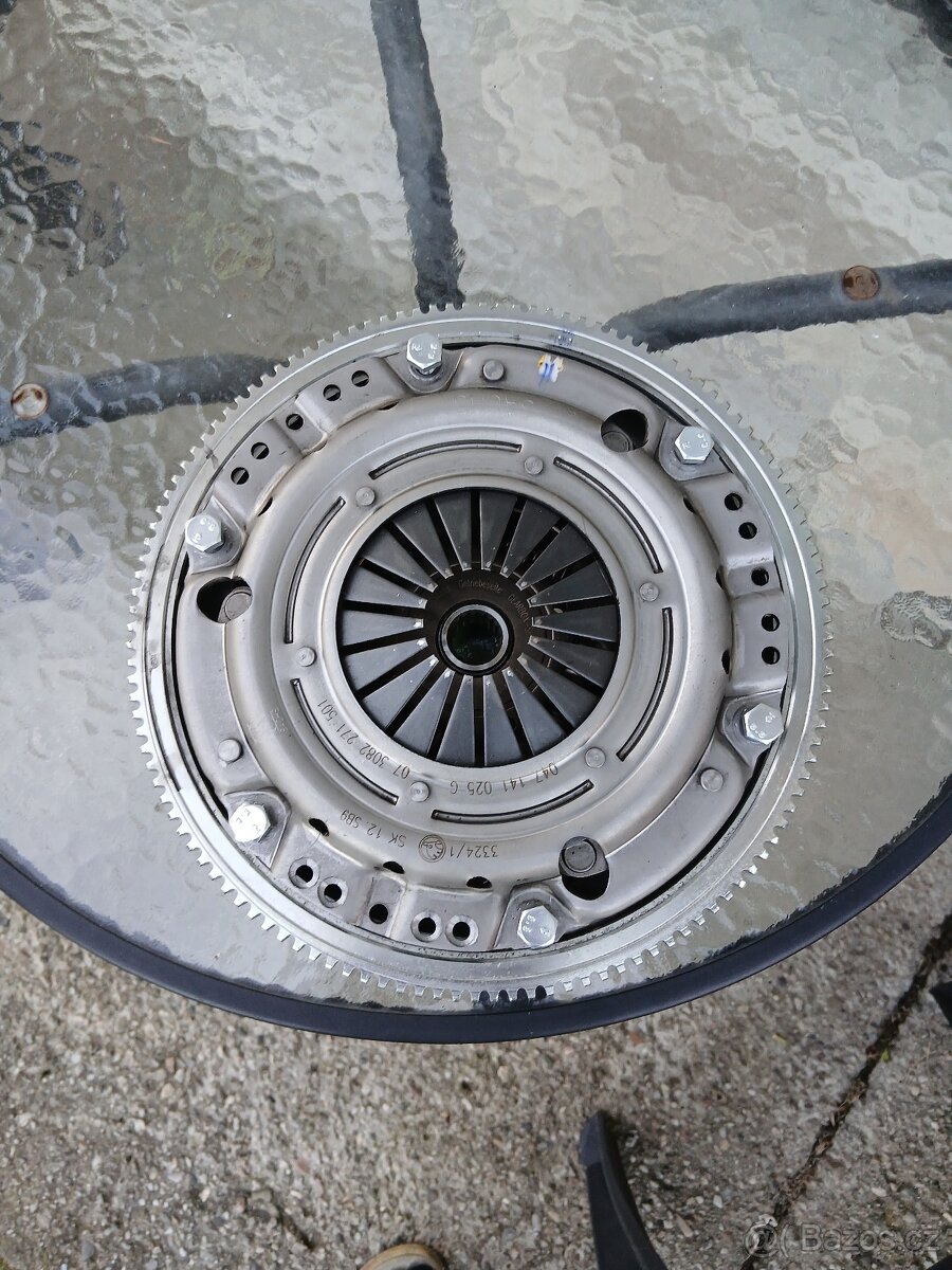 Závodní setrvačník