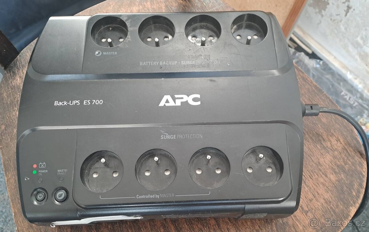 APC záložní zdroj UPS BE700G-FR s baterií