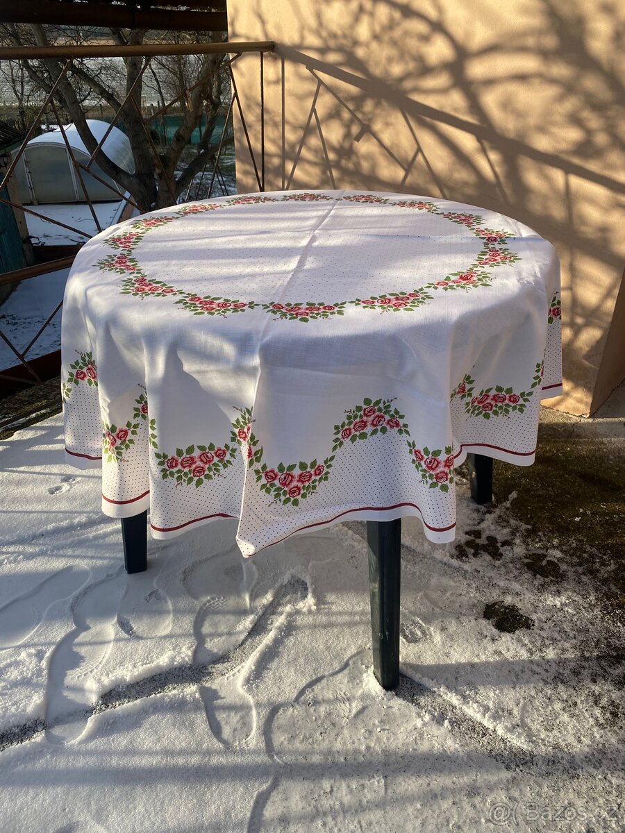 Ubrusy kulaté, útěrky, zástěrka