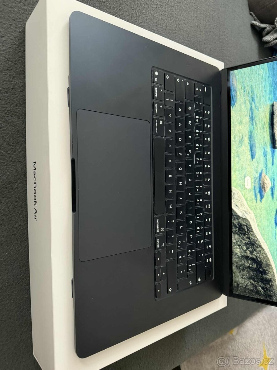 MacBook Air 15" M4 CZ 32GB RAM - Temně inkoustový