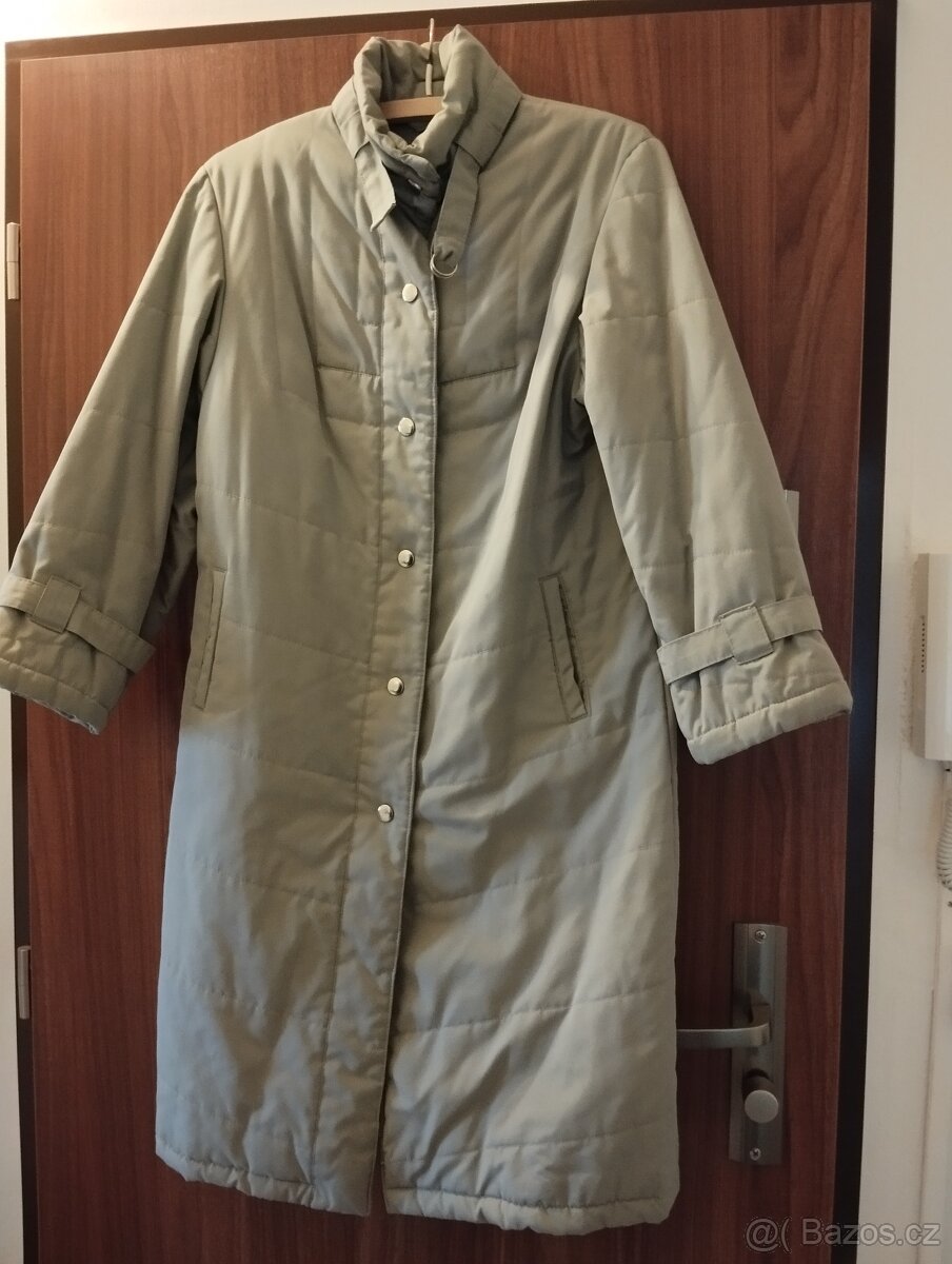 Dámský zimní kabát, šedá barva, cena 200 Kč