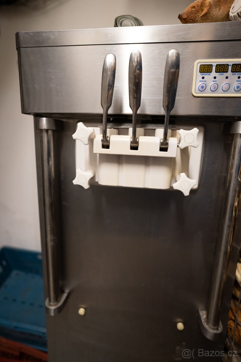 Zmrzlinový stroj POLARFOX A28