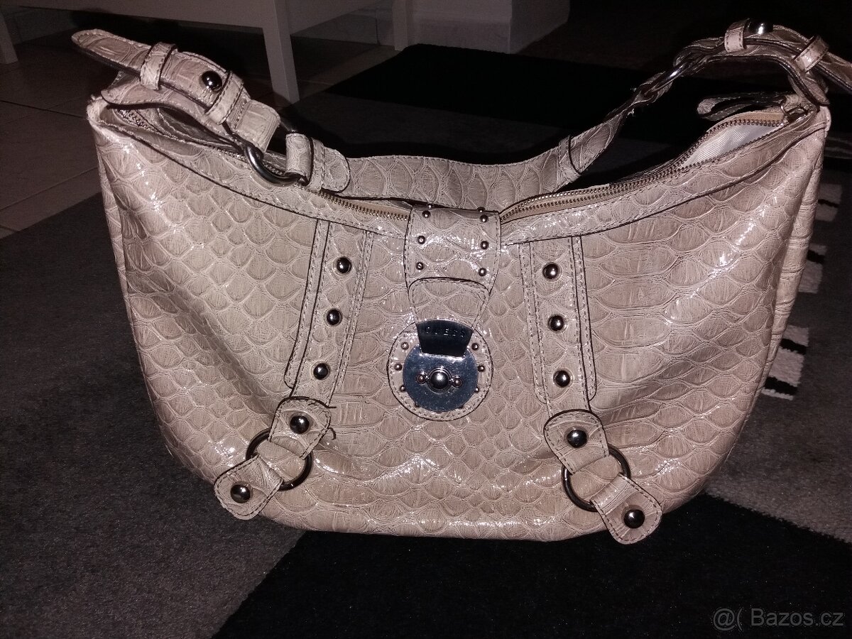 Kabelka Guess