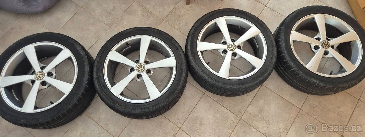 ALU kola s pneu r17 5x112 VW