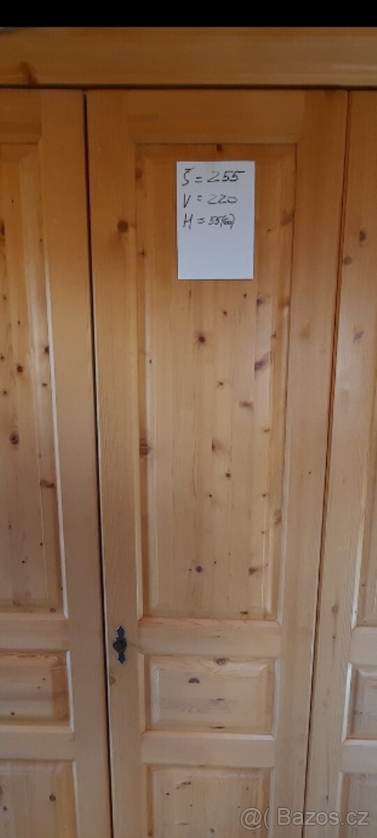 Prodám skříň z masivu