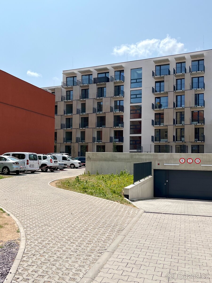 Novostavba bytu 1+kk s balkonem a výhledem Dornych