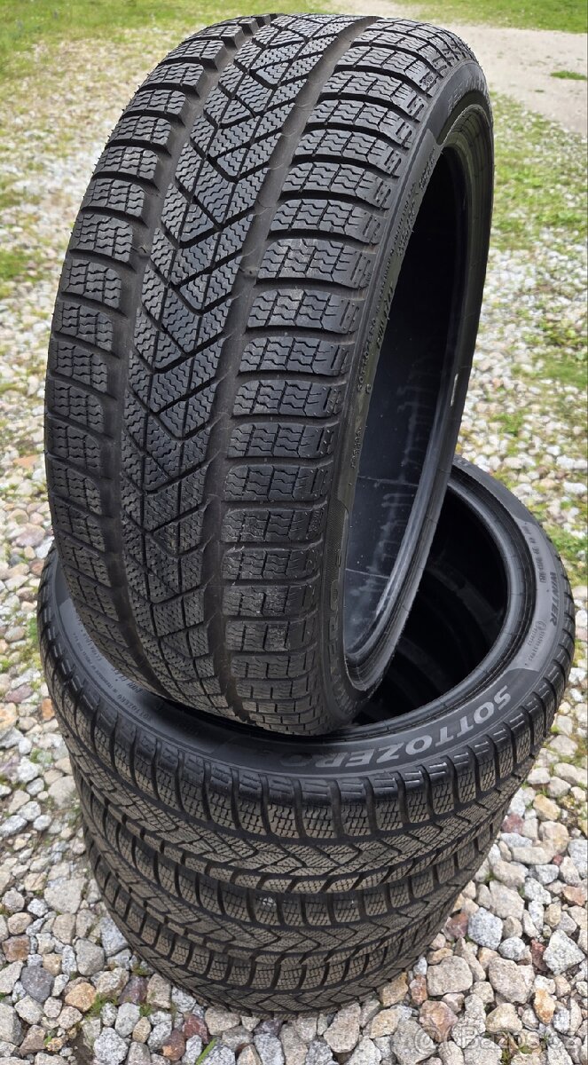 Zánovní zimní pneu Pirelli Sottozero RFT 225/40/19