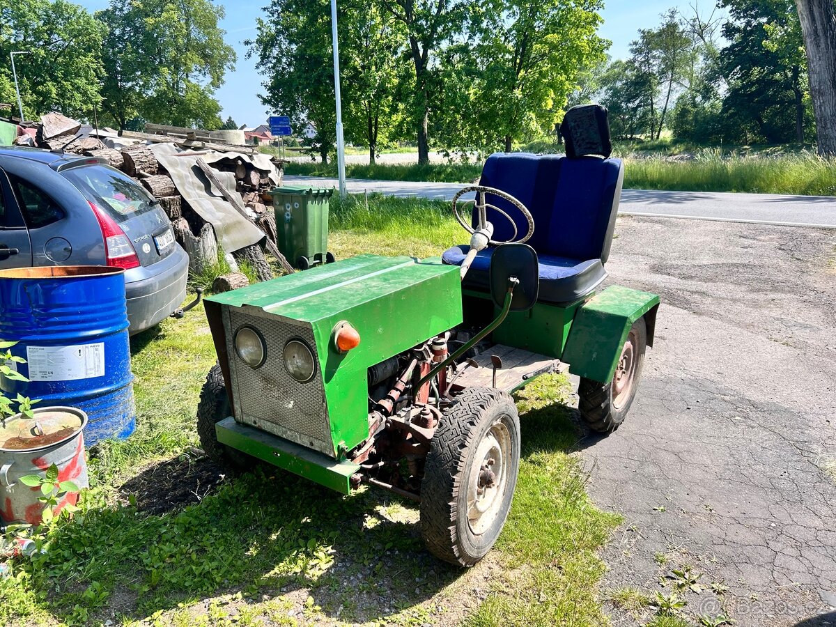 malotraktor skoda octavia( stejšn )
