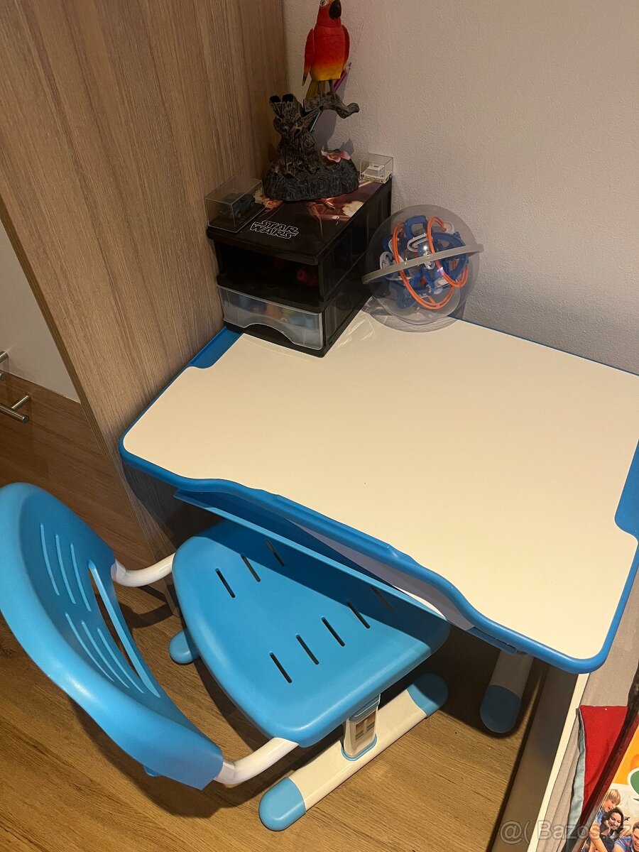 Rostoucí stůl a židle