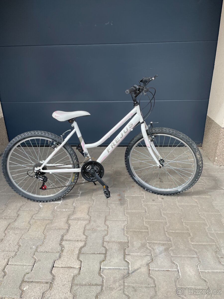 KOLO FREJUS VELIKOST 24