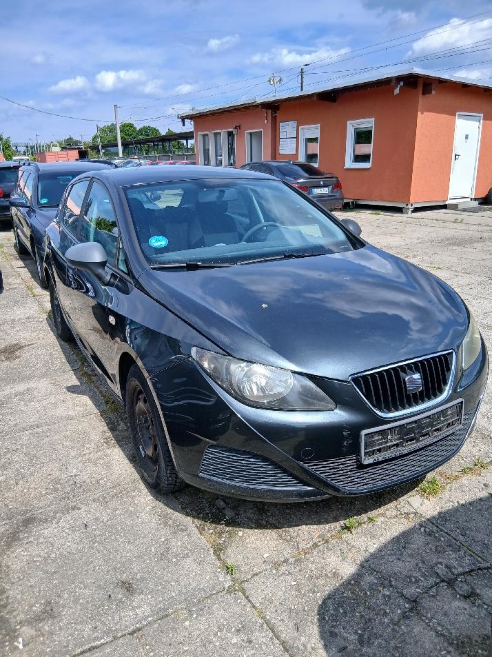 SEAT IBIZA 1.4i 63KW rok 2010 STK 6/2027 velmi pěkný stav
