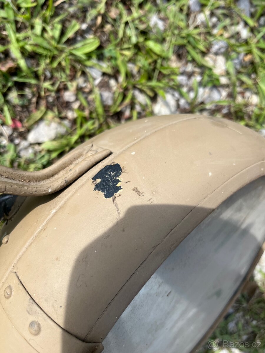 Německý Scheinwerfer hledáček z období WW II na hasičský vůz