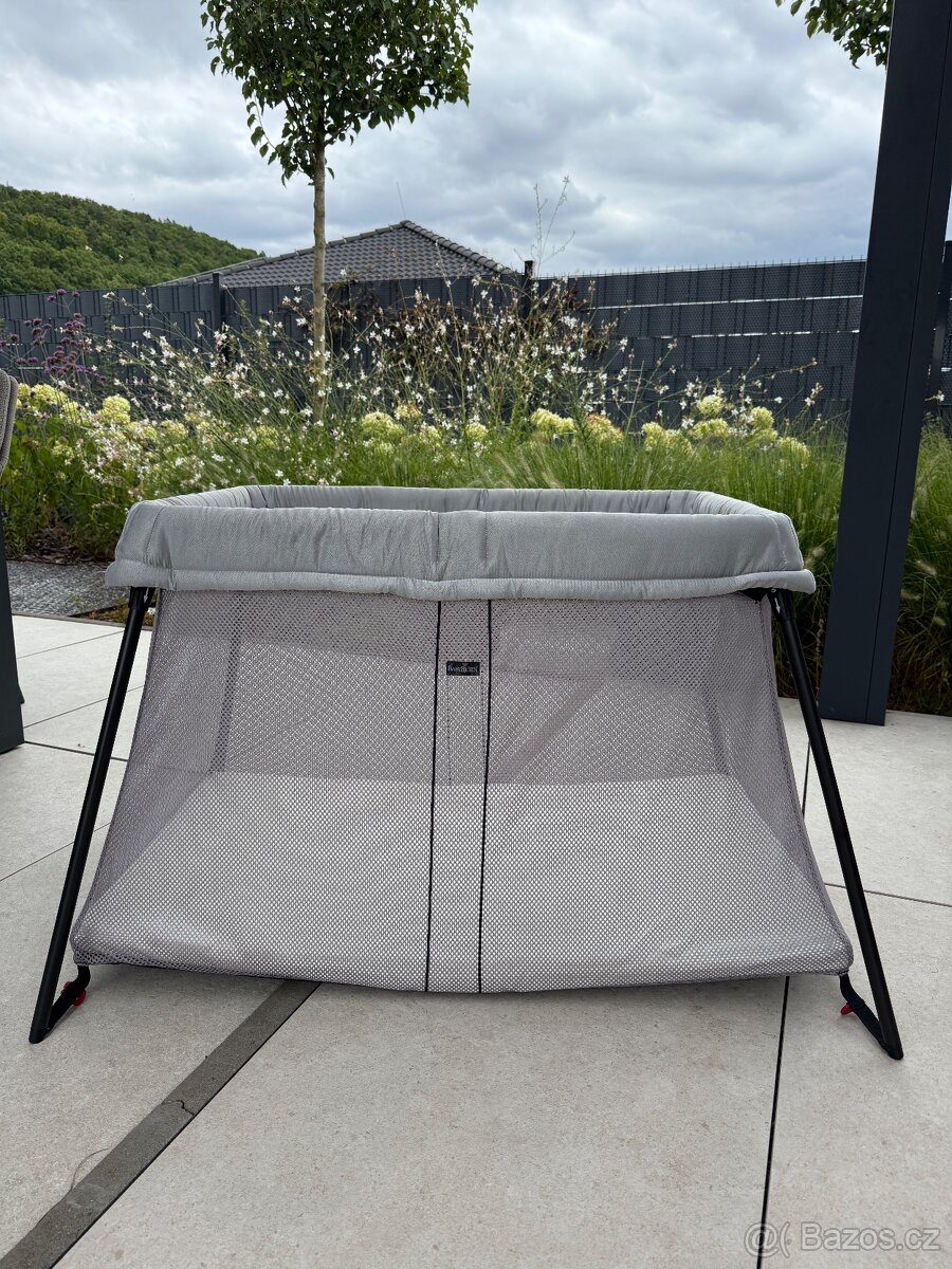 Cestovní postýlka Babybjörn Light Silver