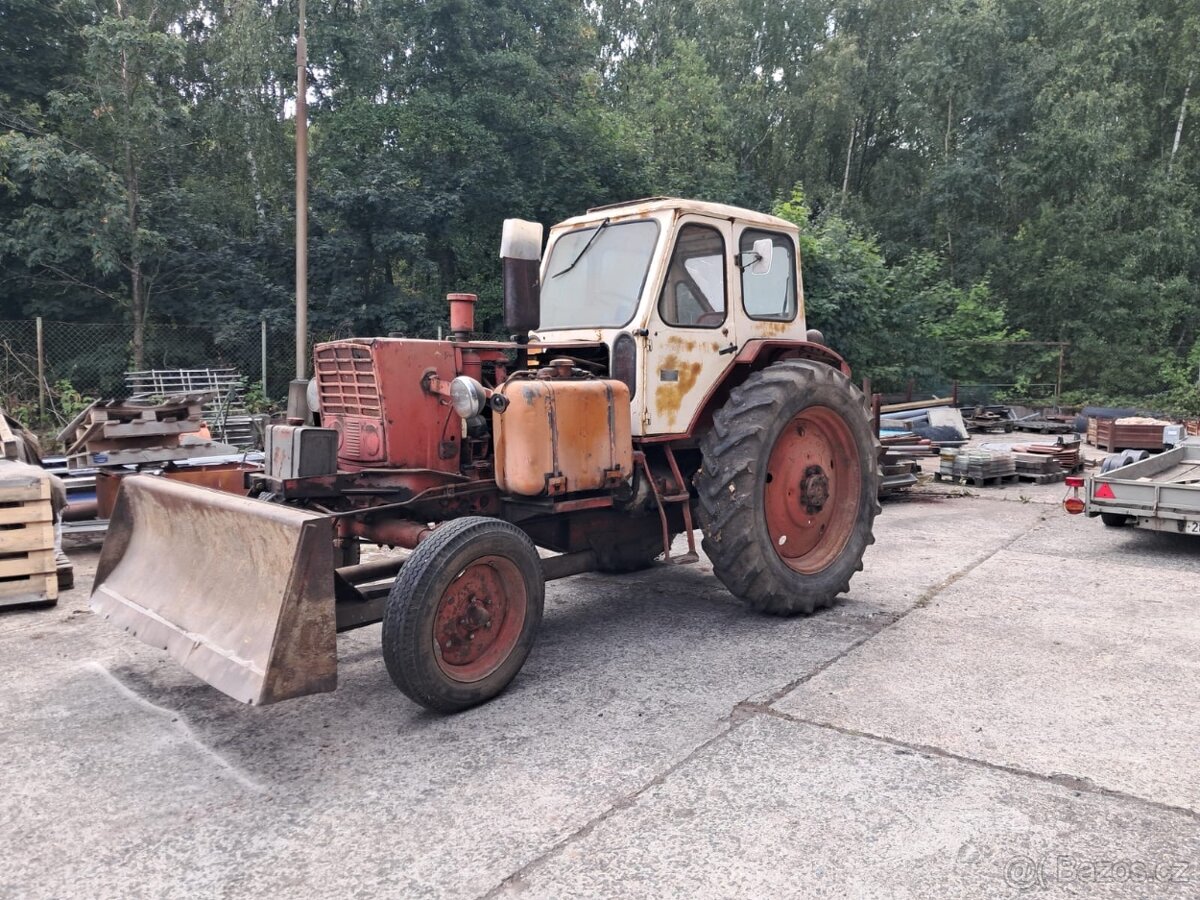 Traktor Bělorus