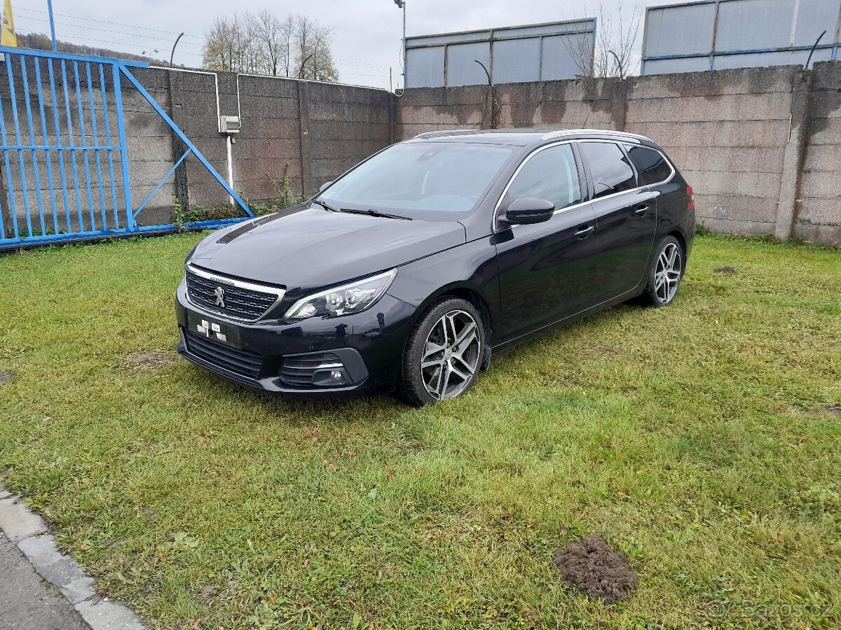 Peugeot 308 1.6 HDI Kombi  88KW serviska 2x klíč
