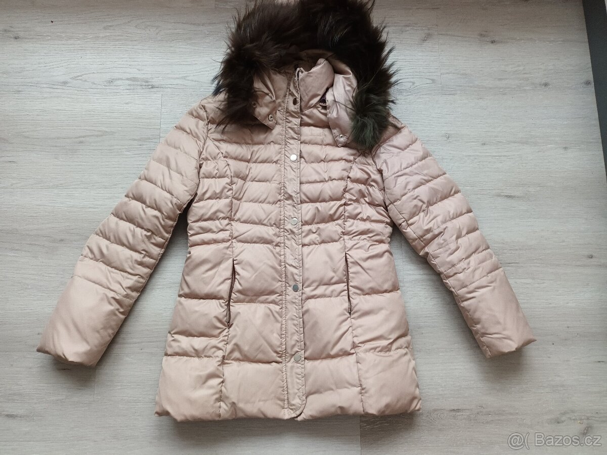 Péřový kabát značky KARA