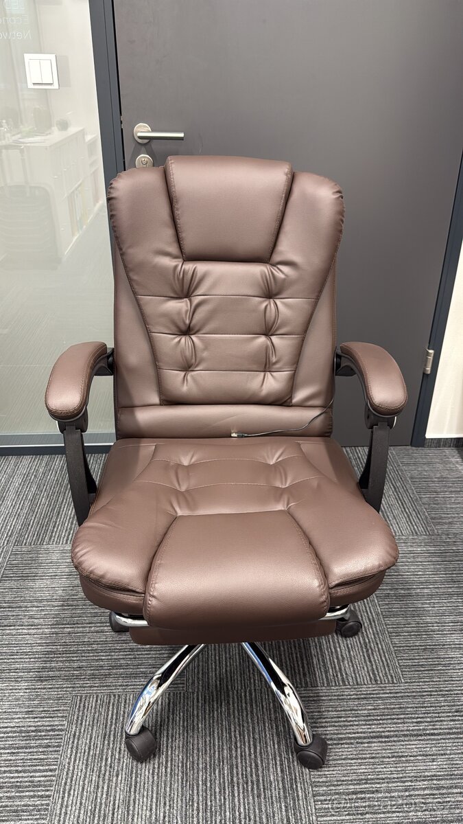 Kancelářské křeslo s masážní funkcí