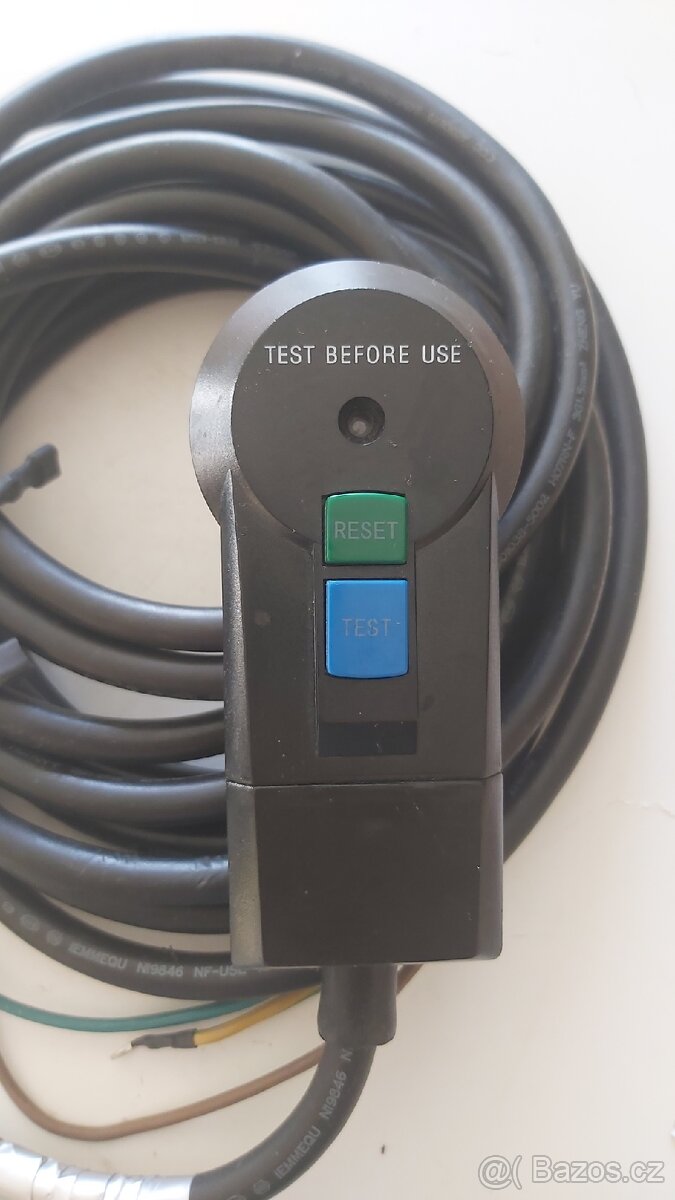 Proudový chránič za