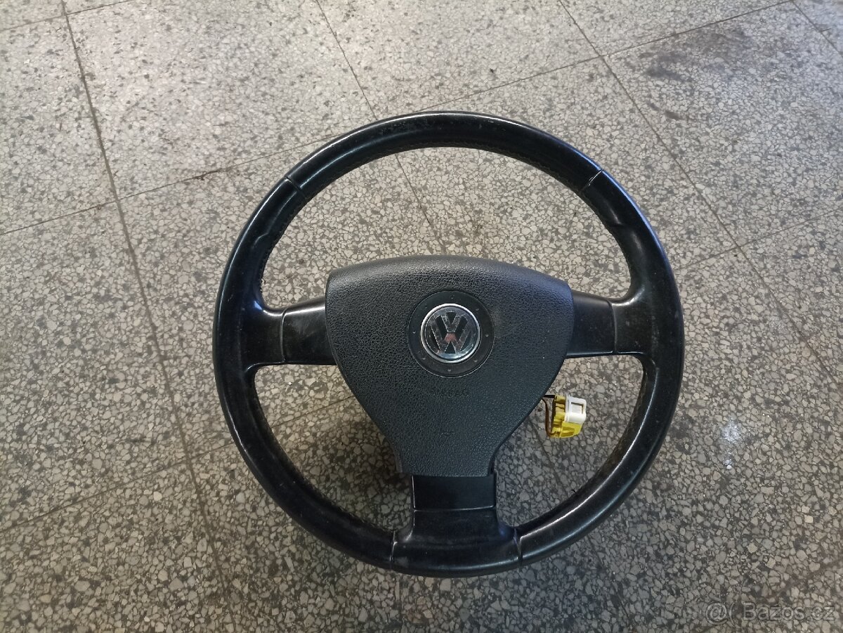 Kožený volant Passat B6.