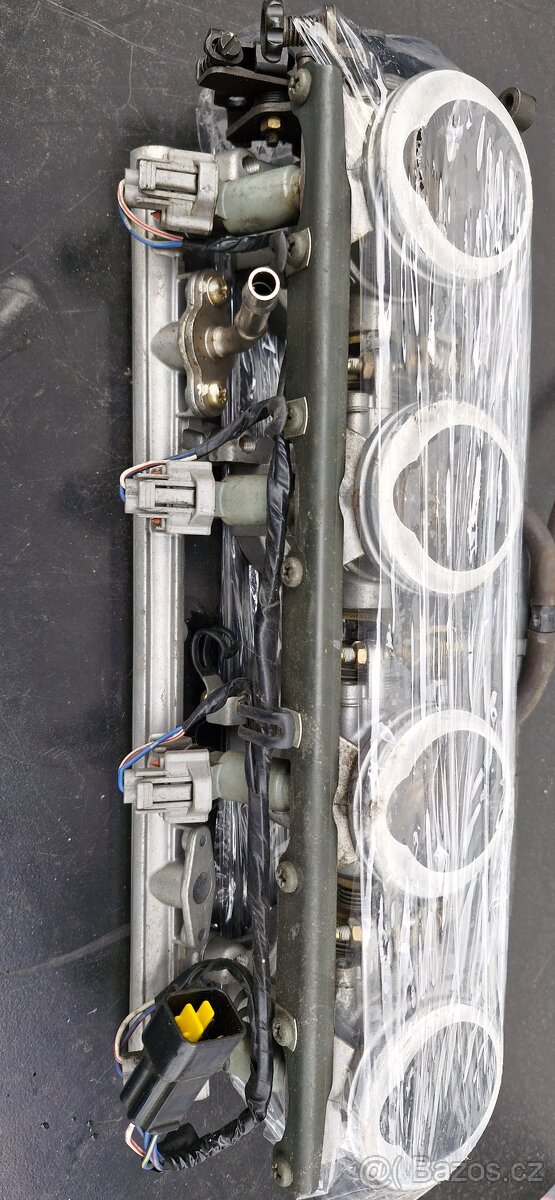 Kawasaki ZX12R vštřikovací lišta