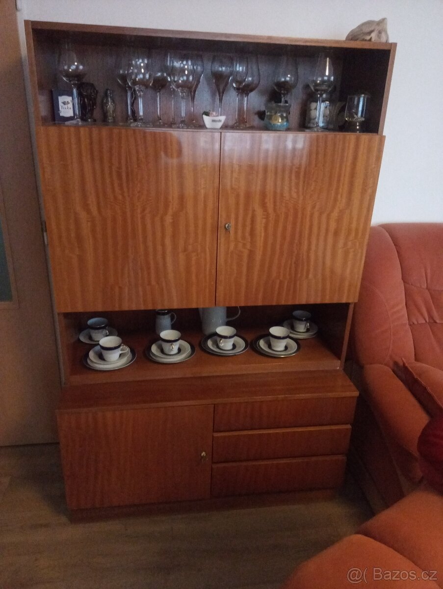 Skříňky z obývací stěny