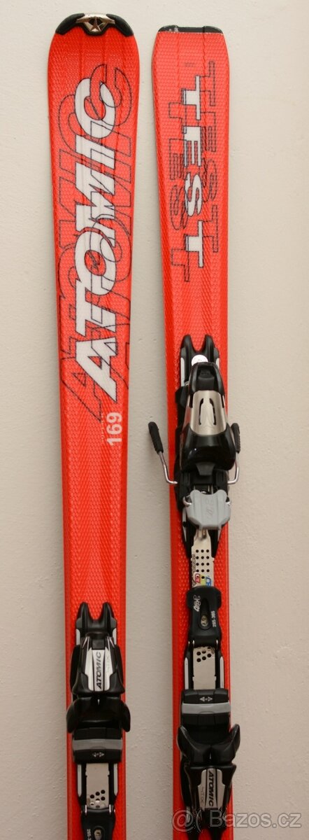 Sjezdové lyže Atomic