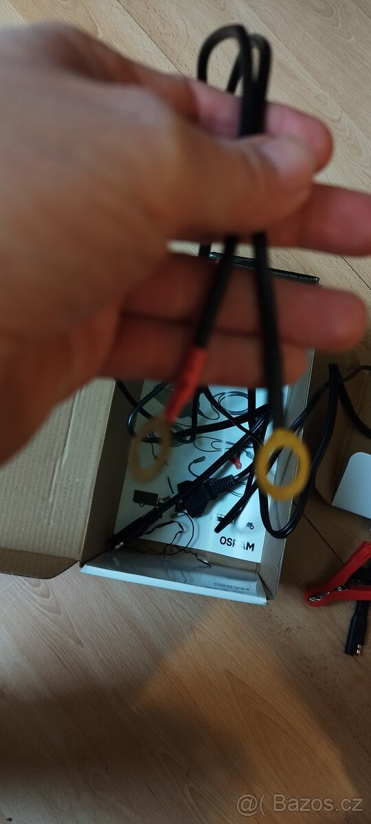 Nabíječka baterií pro automobily a motocykly