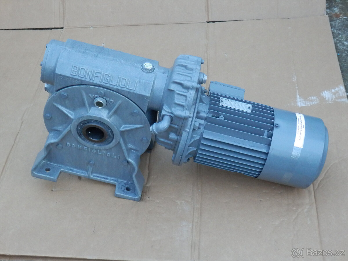 Dvourychlostní elektromotor s převodovkou.