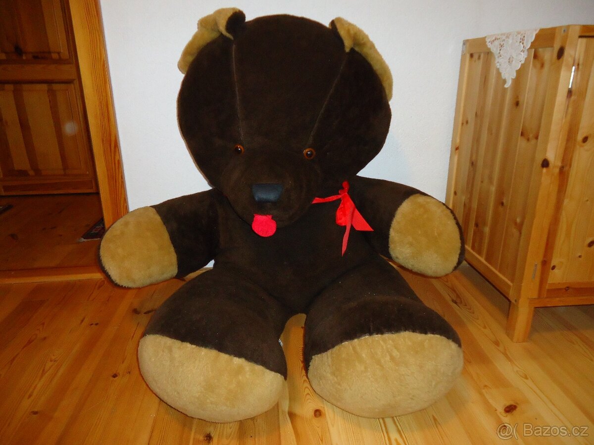 Velký plyšový medvěd