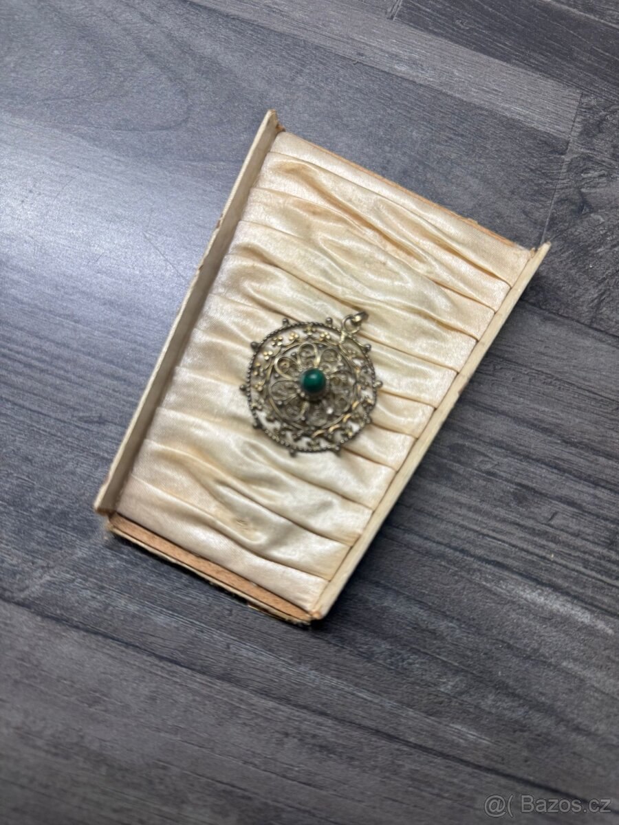 Starožitný filigránový přívěsek