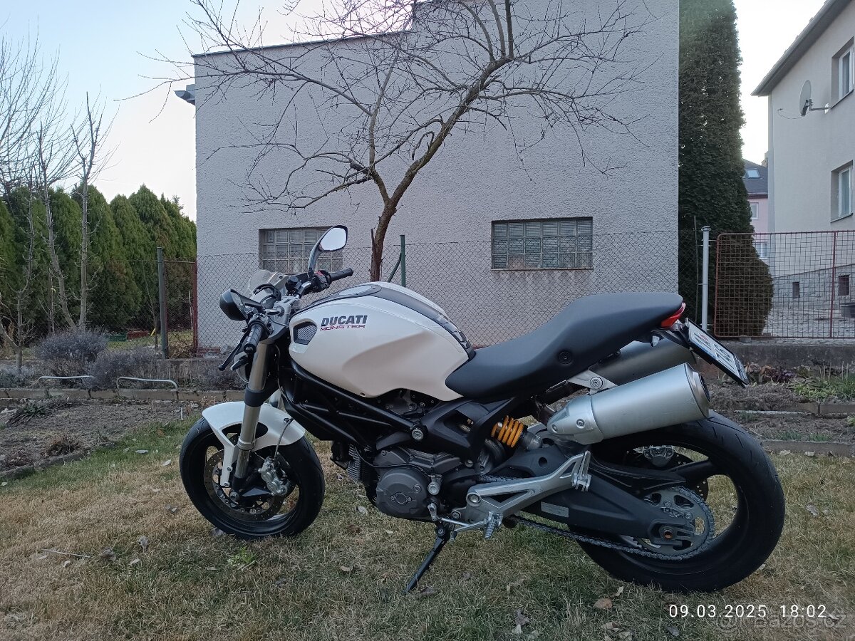 Ducati Monster 696