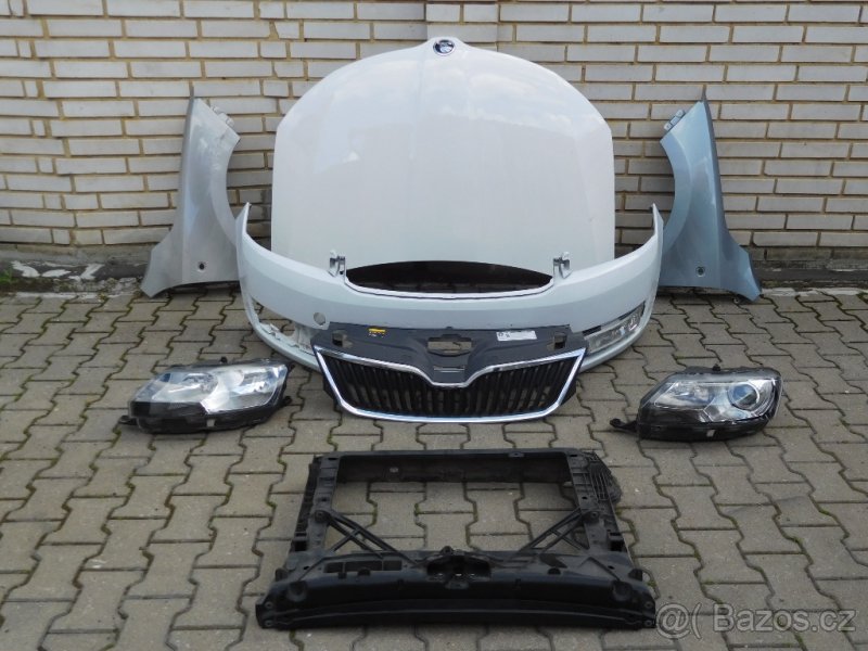 Škoda Rapid,kapota,maska,nárazník,blatník,světlo.