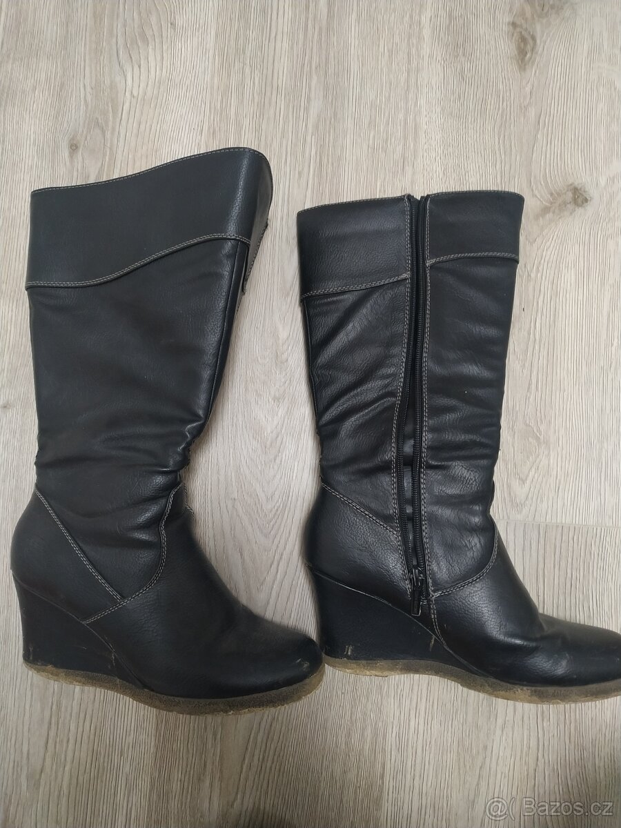 Cerne kozacky Clara Barsun