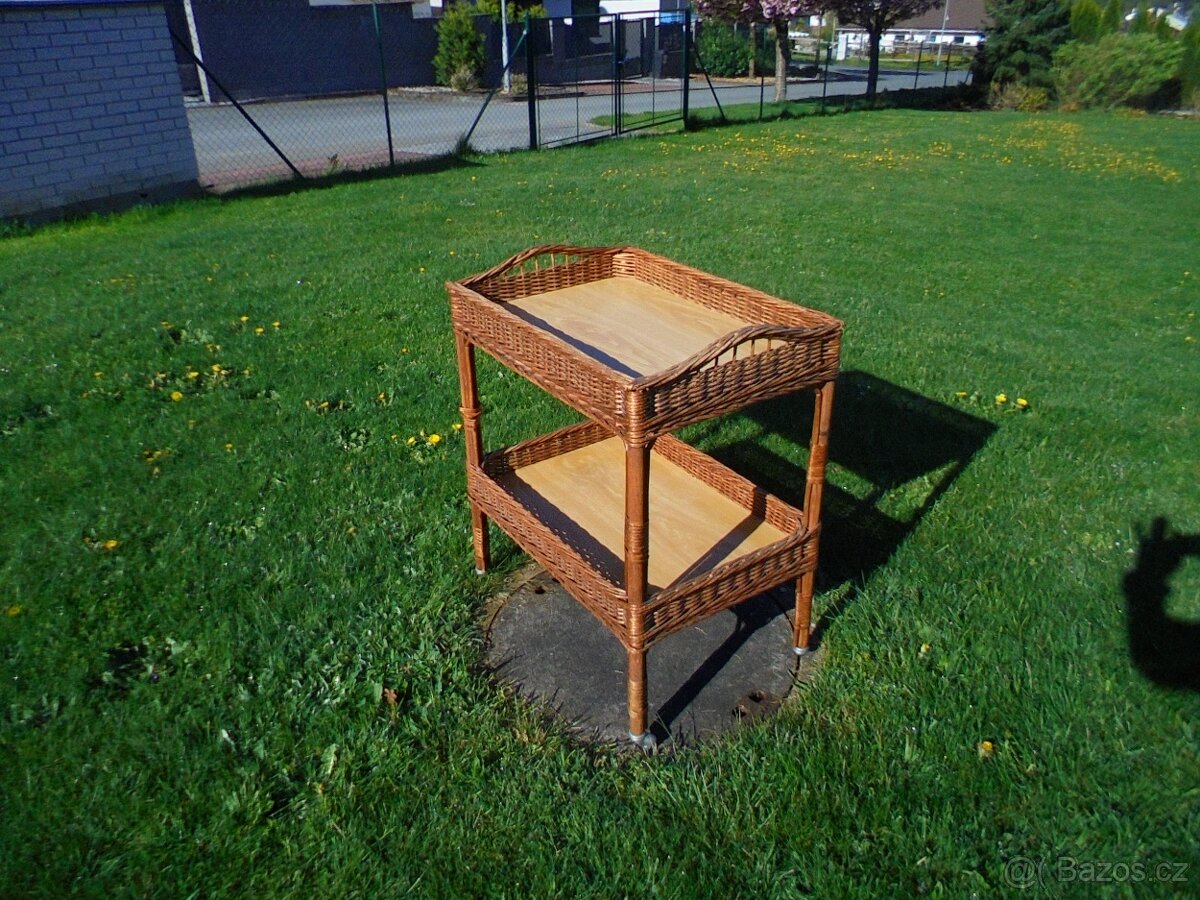 servírovací stolek, pojízdná kolečka