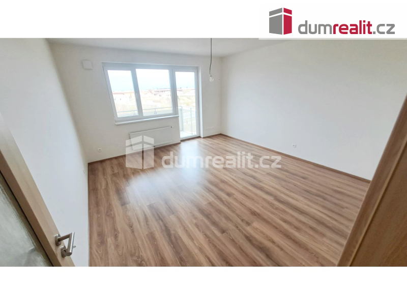 Světlý 2+kk s garáží, 50,8 m2 + 5,2 m2 balkon, 3.patro, OV,