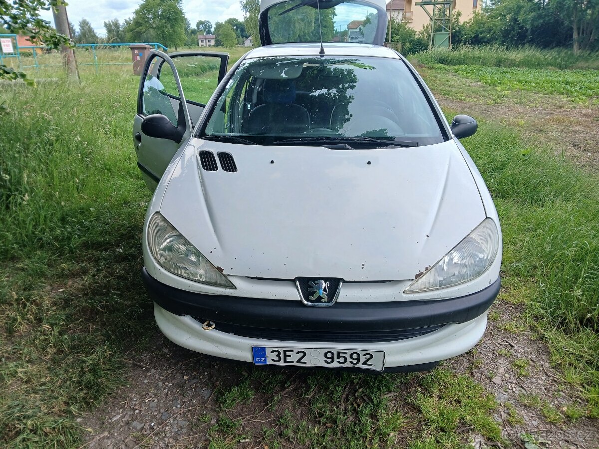 Prodam peugota206 rok 2000 1.9 .nafta 300 najeto