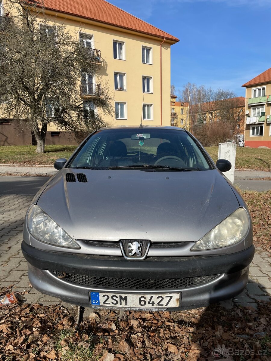 Peugeot 206 1.4 HDi (2004) - vhodný k opravě (případně díly)