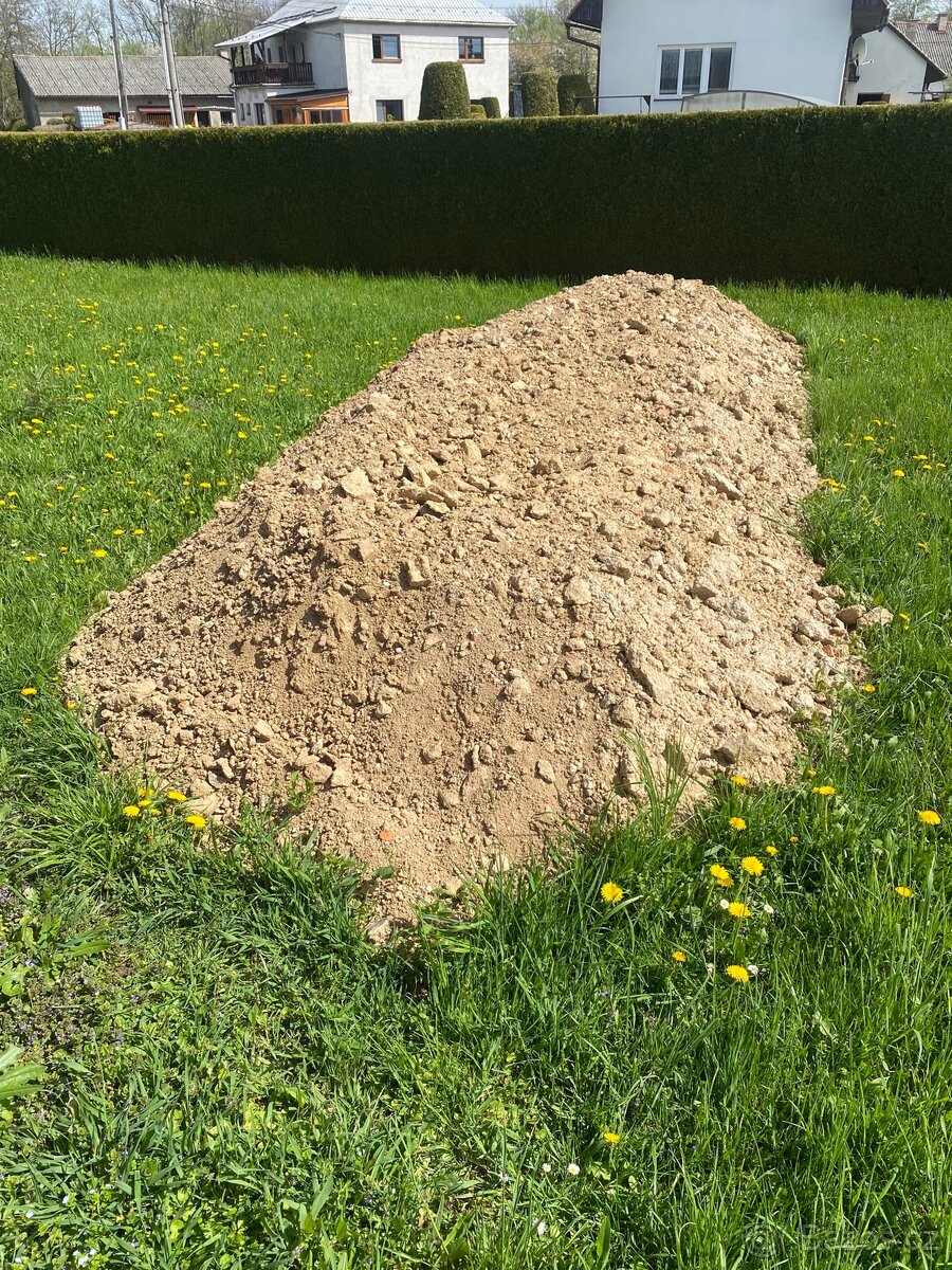 Hlína na srovnání terénu