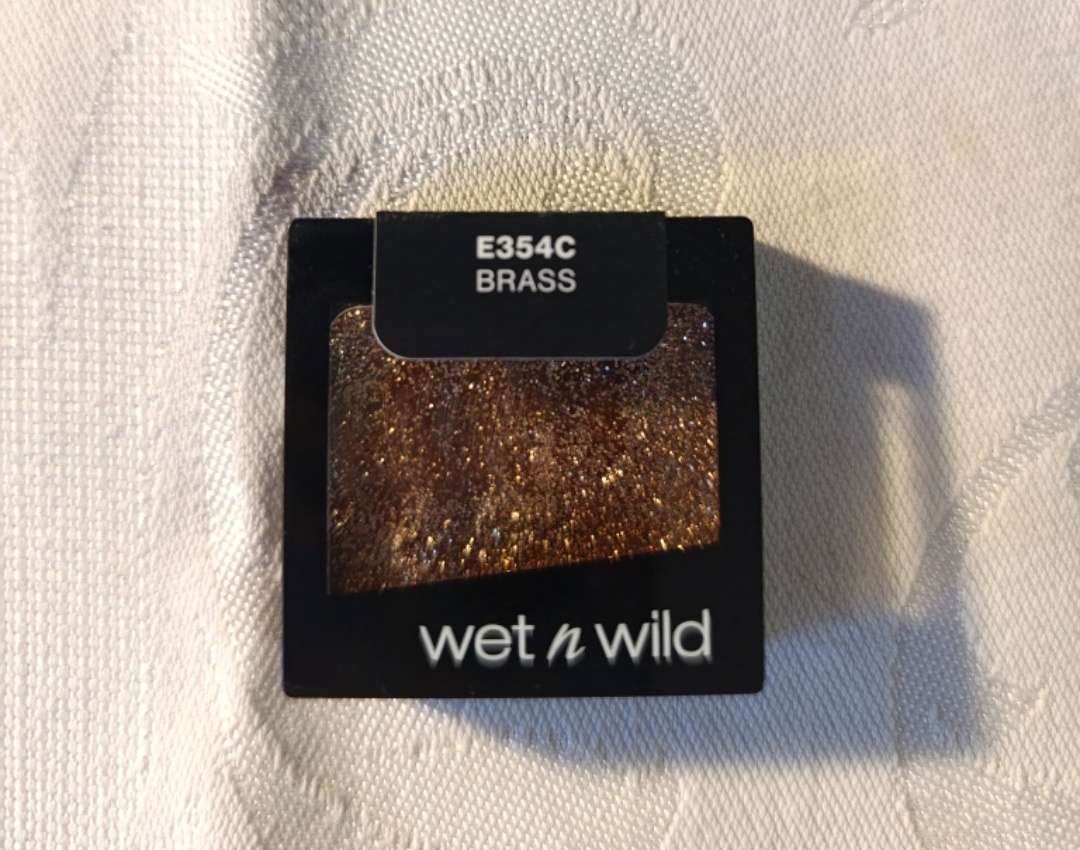 Třpytivé zlaté oční stíny wet n wild