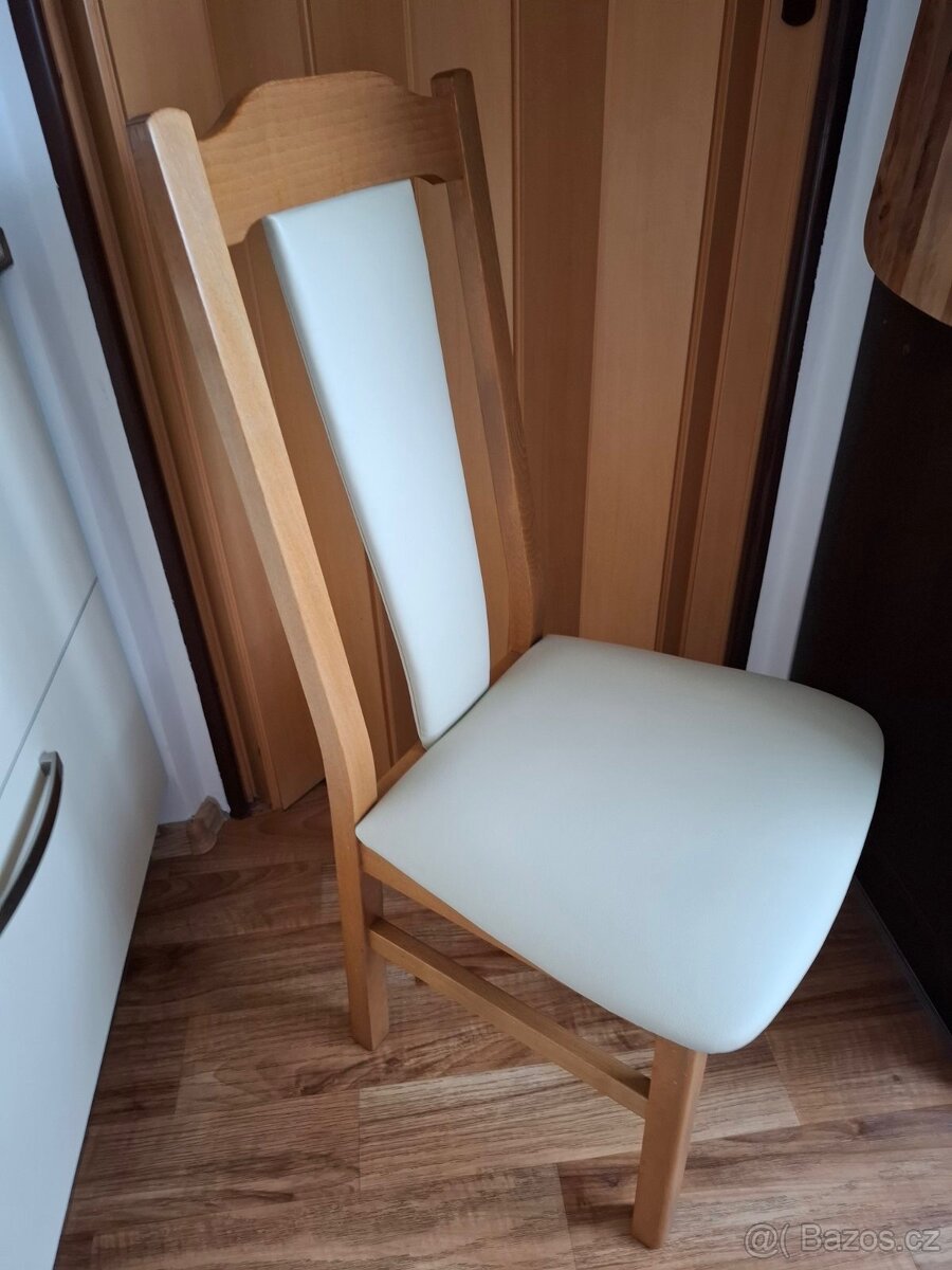 Dřevěné židle z masivu