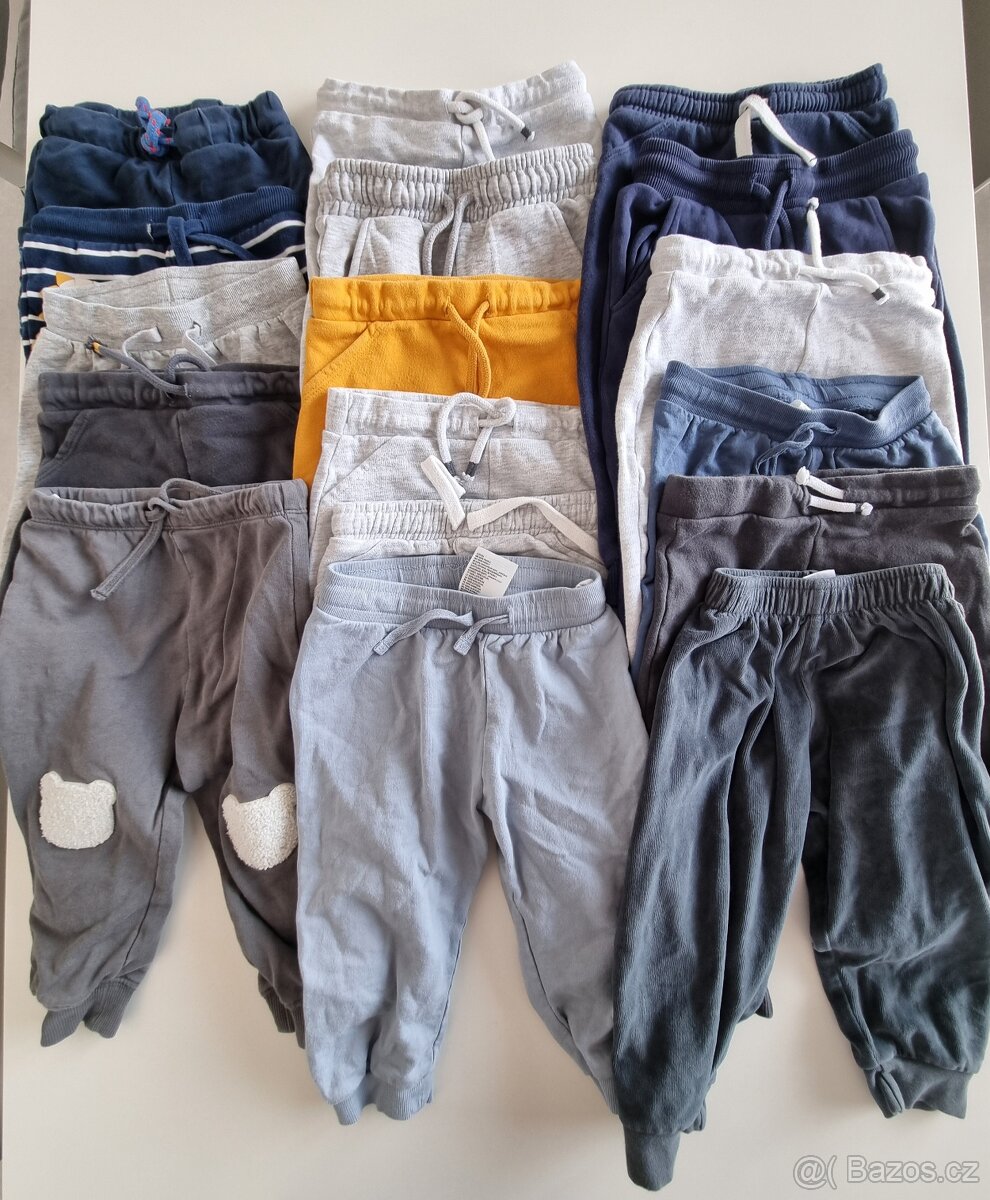 Dětské kalhoty / tepláky, vel 12-18 m.