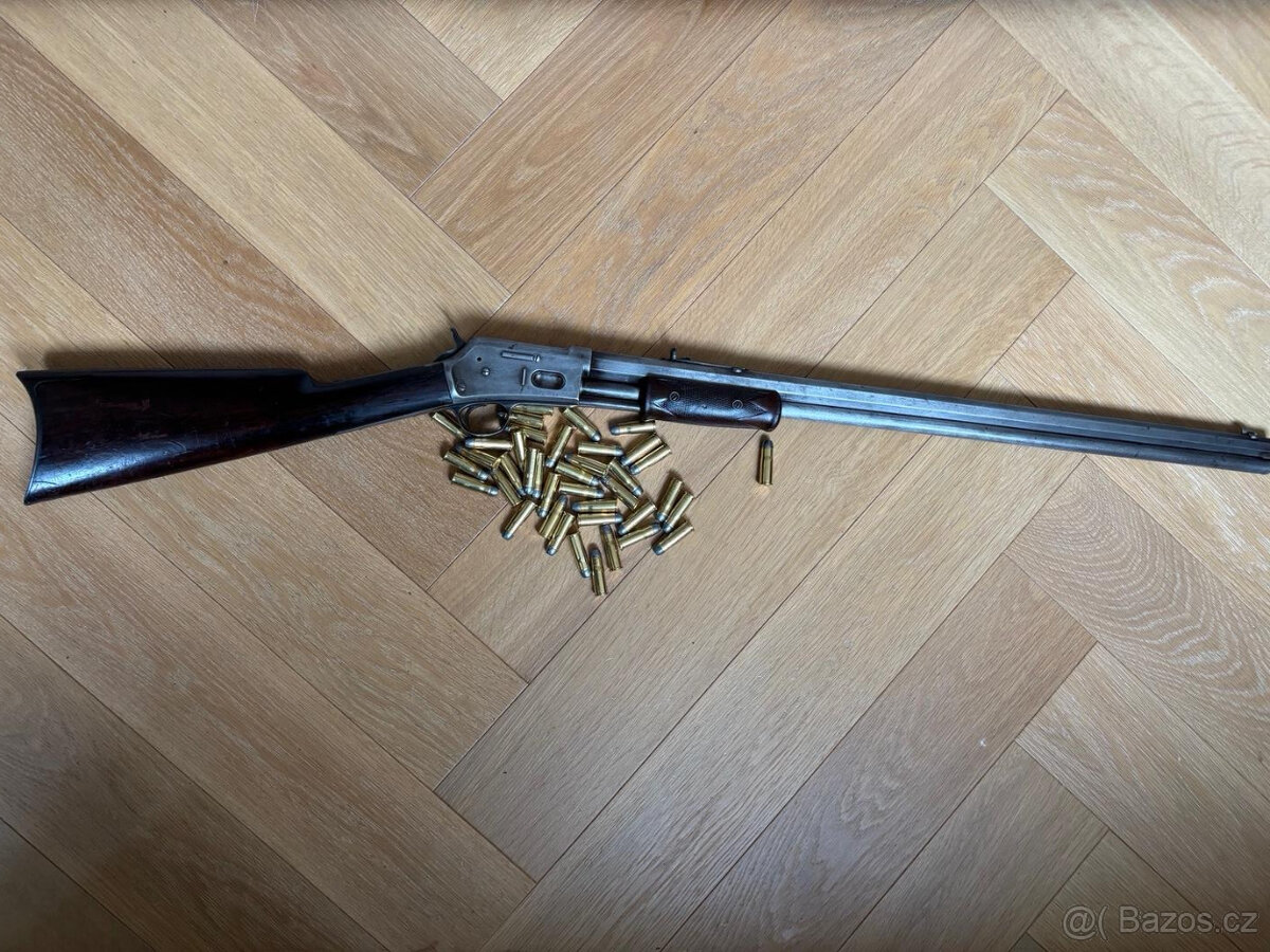 US rifle Colt Lightning 38-40 s náboji