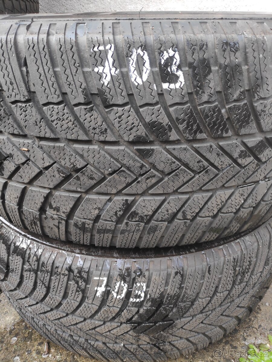 285/45R20 112V Bridgestone Blizzak LM005
