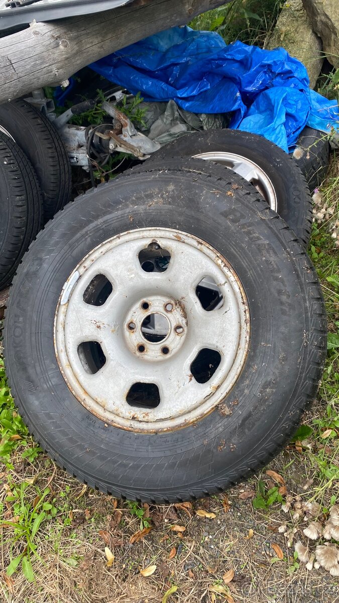 Nissan Navara D40 - ❄️ zimni pneu vcetne disku