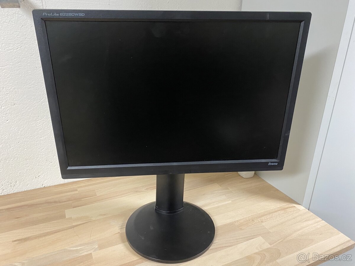 2x LCD monitor iiyama 22"